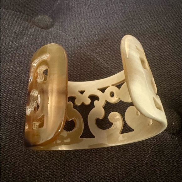 Buffalo horn cuff - Picture 3 of 9